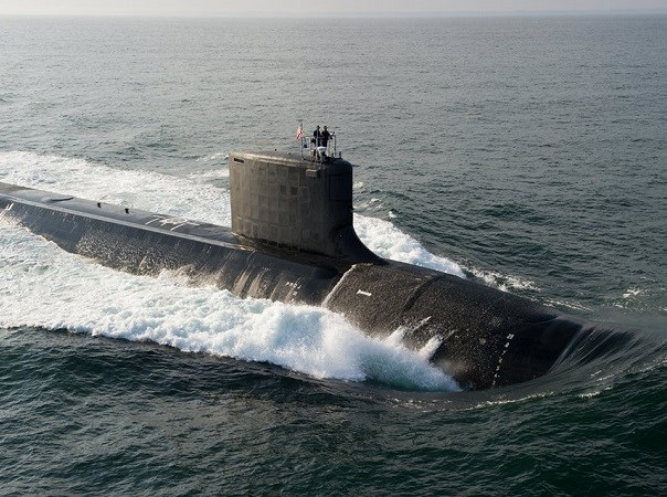  Tàu ngầm hạt nhân USS Illinois lớp Virginia có lượng giãn nước gần 8.000 tấn.