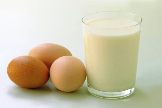 Trứng cũng là thực phẩm nên tránh khi uống sữa.  