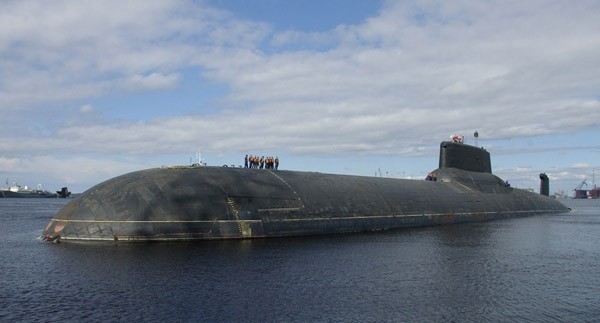 Tàu ngầm Akula là một tàu ngầm cực lớn với chiều cao tương đương tòa nhà 9 tầng . 