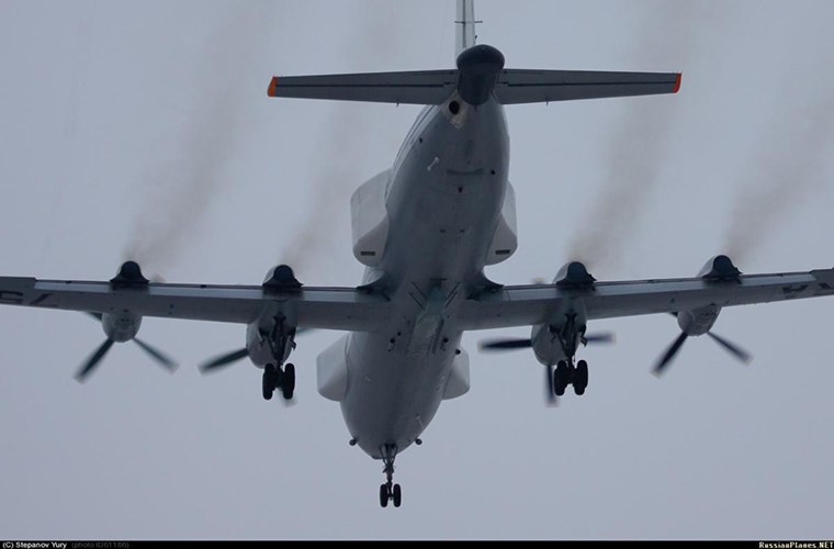Máy bay Il-22PP có thiết bị lọc tần số, tức là nó sẽ không gây nhiễu .  