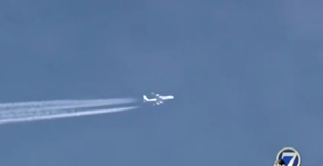 Máy bay E-6B Mercury Mỹ bay lượn trên bầu trời nước Mỹ. 