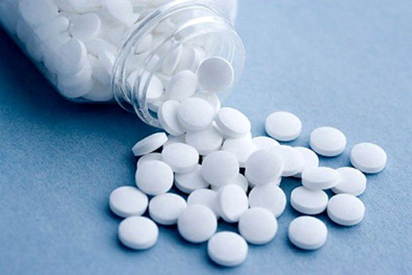 Thuốc giảm đau aspirin có nhiều tác dụng phụ kinh hoàng người dùng nên thận trọng trước khi dùng. Ảnh minh họa