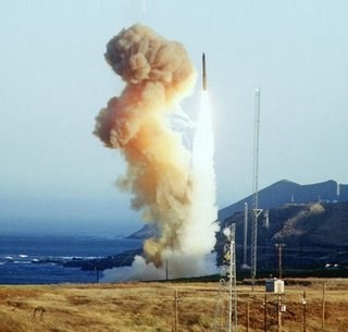 Tên lửa LGM-30 Minuteman có tầm bay cao tối đa 1120km. Ảnh: An Ninh Thủ Đô