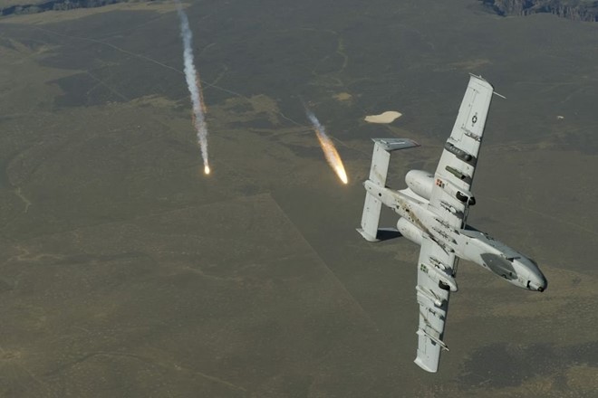  Máy bay cường kích A-10 có tính năng vượt trội ở các chiến trường nóng nhất. Ảnh: Zing News