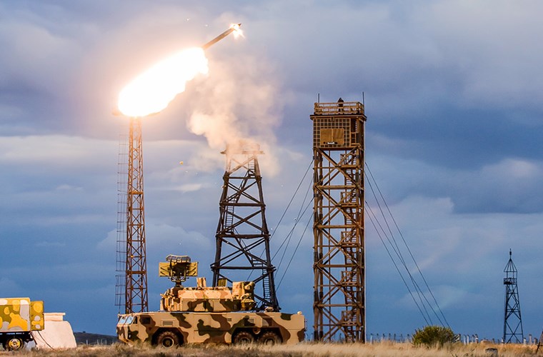 Tên lửa Tor-M2U có khả năng bắn loạt ngắn 3 quả đạn chỉ trong 5 giây.  