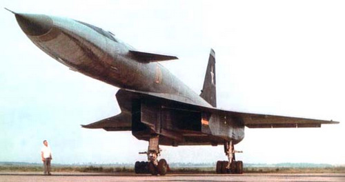 Máy bay đánh chặn Sukhoi T-4 có khả năng bay hành trình với tốc độ tới 3.200 km/h. Ảnh: VnExpress 