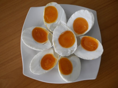 Trứng muối nhiễm chì có nguy cơ gây giảm trí nhớ. Ảnh minh họa