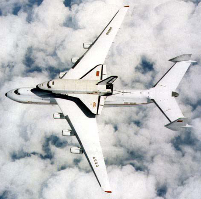 Máy bay vận tải An-225 Mirya do phòng thiết kế Antonov, Liên Xô, chế tạo vào những năm 80 thế kỷ trước. Ảnh: VnExpress 