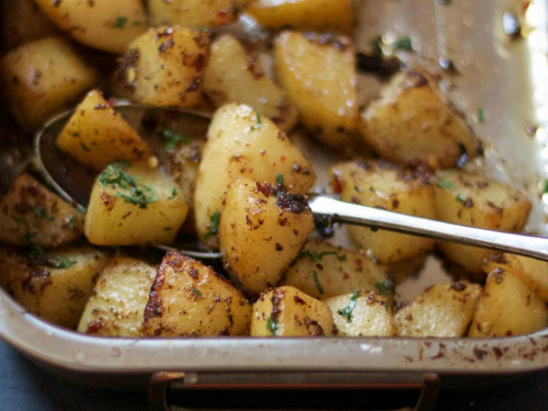 Nếu nấu khoai tây quá kỹ sẽ rất nguy hiểm cho sức khỏe. Ảnh minh họa 