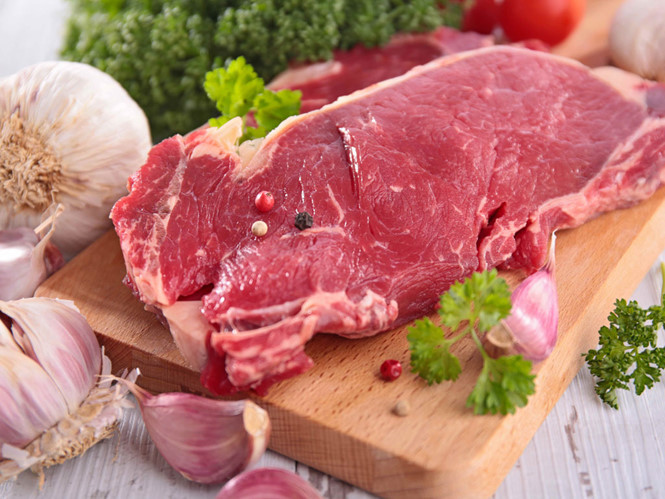 Ăn quá nhiều thịt đỏ có nguy cơ gây viêm túi thừa ở nam giới. Ảnh minh họa