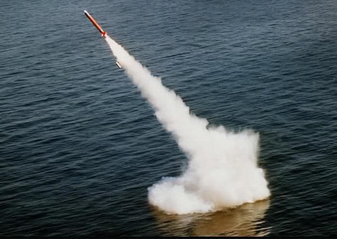 Tên lửa hành trình Tomahawk có trọng lượng 1.300 kg và chiều dài 5,56 m. Ảnh: Zing News 