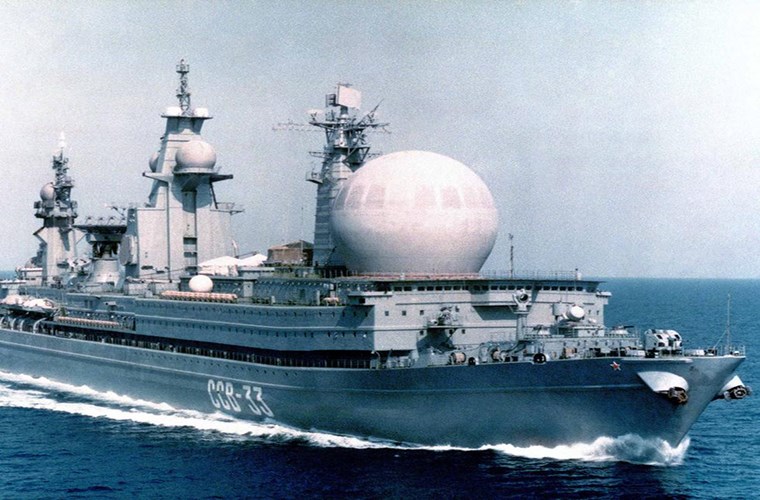 Tàu trinh sát SSV-33 Ural có thủy thủ đoàn gần 1.000 người. Ảnh: Kiến Thức
