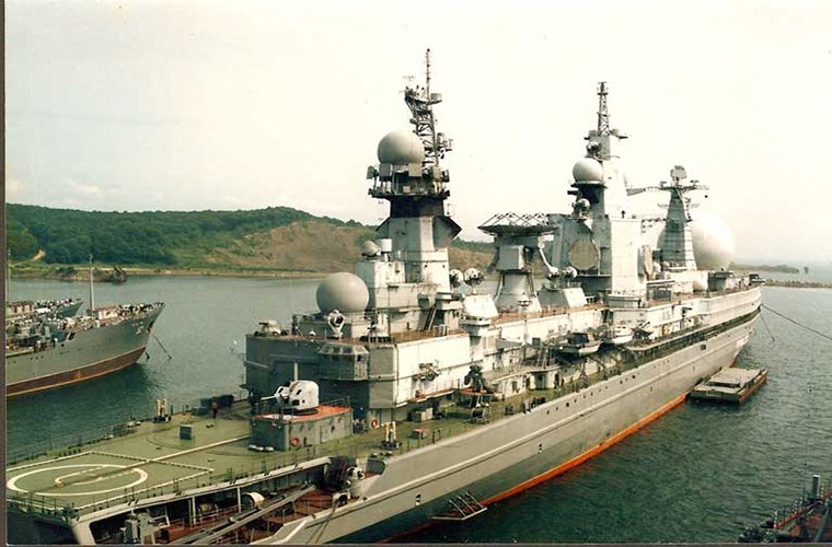 Tàu trinh sát SSV-33 Ural được khởi đóng vào năm 1981 và được đưa vào trang bị vào năm 1989. Ảnh: Kiến Thức