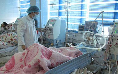Các nạn nhân trong vụ ngộ độc thực phẩm ở Lai Châu được điều trị tại bệnh viện. Ảnh: Báo Lai Châu 