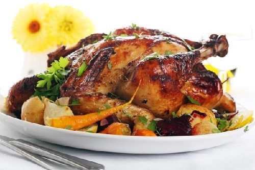 Thịt gà công nghiệp chứa nhiều cholesterol có thể gây ung thư. Ảnh minh họa