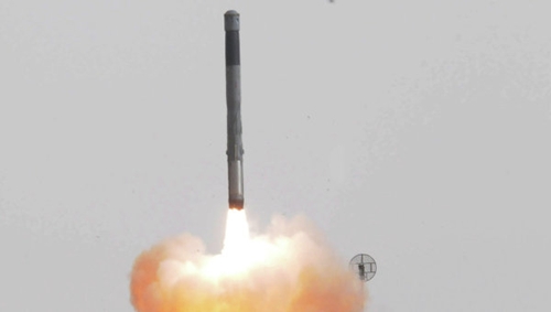 Tên lửa BrahMos có tầm bắn khoảng 290 km và có thể mang tới 300 kg đầu đạn thông thường. Ảnh: VnExpress 