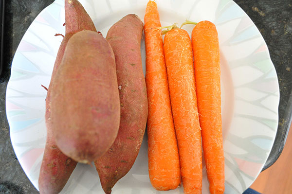 Khoai lang và cà rốt là 2 thực phẩm cực kỳ bổ dưỡng nhưng cũng không nên ăn nhiều sẽ gây vàng da. Ảnh minh họa