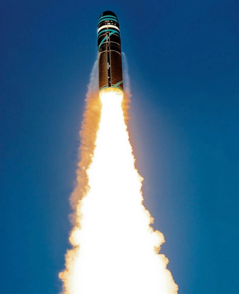  Tên lửa M51 sử dụng nhiên liệu rắn, được thiết kế để sử dụng trên tàu ngầm hạt nhân lớp Triumfan. Ảnh: Đất Việt