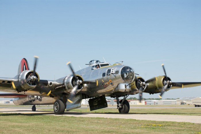 Máy bay ném bom B-17 là kiểu máy bay ném bom hạng nặng 4 động cơ. Ảnh: Zing News 