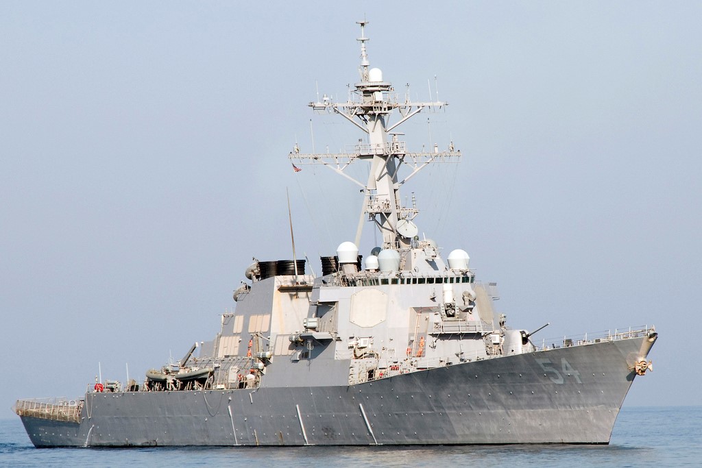 Khu trục hạm USS Curtis Wilbur (DDG -54) có chiều dài 154 m. Ảnh: Zing News