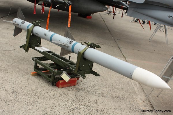  Tên lửa AIM-120 thuộc loại tên lửa tầm trung không đối không tốt nhất thế giới. Ảnh: Kiến Thức