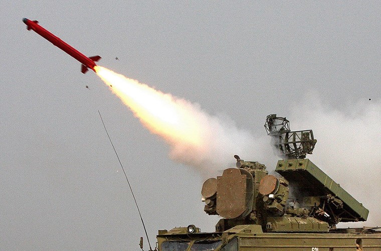 Tổ hợp tên lửa 9K33M3 Osa-AKM có tầm bắn ở độ cao 12.000km. Ảnh: Kiến Thức