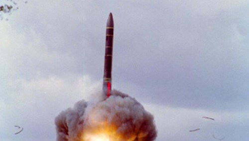 Tên lửa RS-26 có chiều dài khoảng 12 mét, đường kính 1,8 mét, trọng lượng phóng khoảng 36 tấn. Ảnh: Kiến Thức 