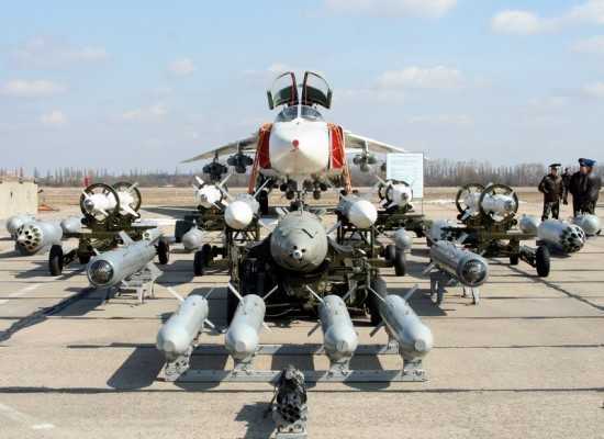 Chiến đấu cơ Su-24 Fencer được thiết kế để có thể luồn sâu vào lãnh thổ đối phương bất kể ngày đêm. Ảnh: VTC News
