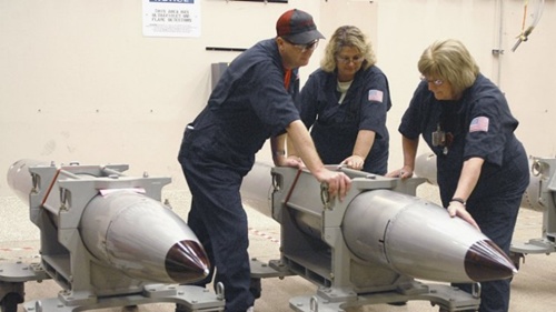 Bom hạt nhân B61-12 có thể triển khai trên hầu hết các máy bay chiến đấu chiến thuật . Ảnh: VnExpress 