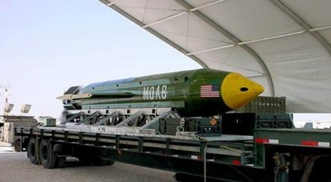 Bom GBU-43 của Mỹ có sức nổ kinh hoàng. Ảnh: Đất Việt