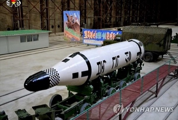 Tên lửa Pukkuksong-2 được Triều Tiên vừa giới thiệu trong dịp lễ kỷ niệm  sinh nhật của cố Chủ tịch Kim Nhật Thành. Ảnh: Đảng Cộng Sản Việt Nam
