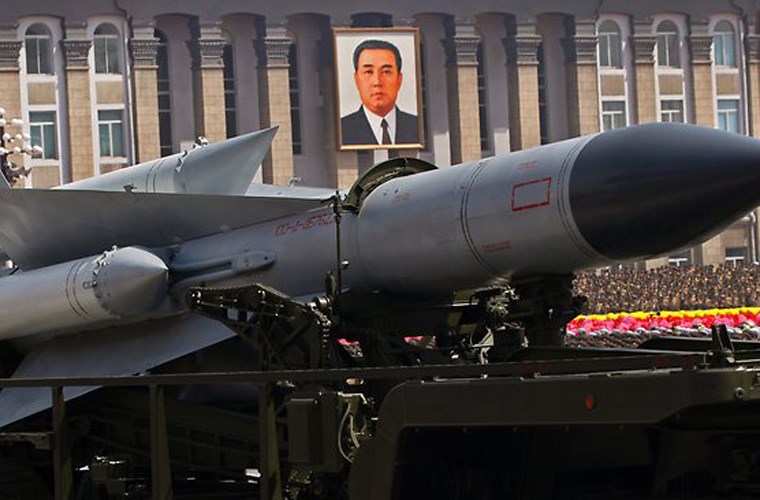  Tên lửa S-200 của Triều Tiên trong một cuộc duyệt binh. Ảnh: Kiến Thức