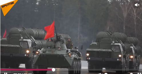 Vũ khí quân sự Nga hừng hực khí thế trong lễ tập luyện. Ảnh: VnExpress