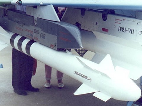 Tên lửa R-73 sở hữu chiều dài 290cm. Ảnh: ANTĐ