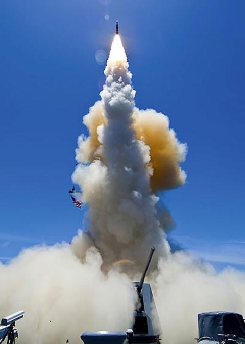 Tên lửa SM-6 là vũ khí đánh chặn có độ chính xác cực cao của Mỹ. Ảnh: Đất Việt 