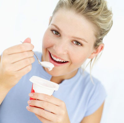 Sữa chua không chứa chất béo là thực phẩm có thể gây vô sinh nếu phụ nữ ăn nhiều. Ảnh minh họa