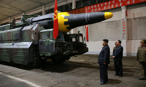 Tên lửa Hwasong-12 của Triều Tiên. Ảnh: VnExpress 