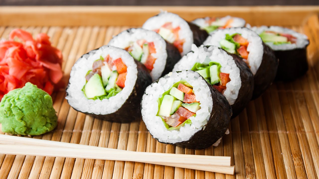 Sushi là loại thức ăn chứa nhiều tinh bột không tốt nếu ăn nhiều. Ảnh minh họa