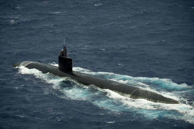  Tàu ngầm USS Cheyenne được vận hành bởi thủy thủ đoàn 98 người cùng 12 sĩ quan. Ảnh: VTV