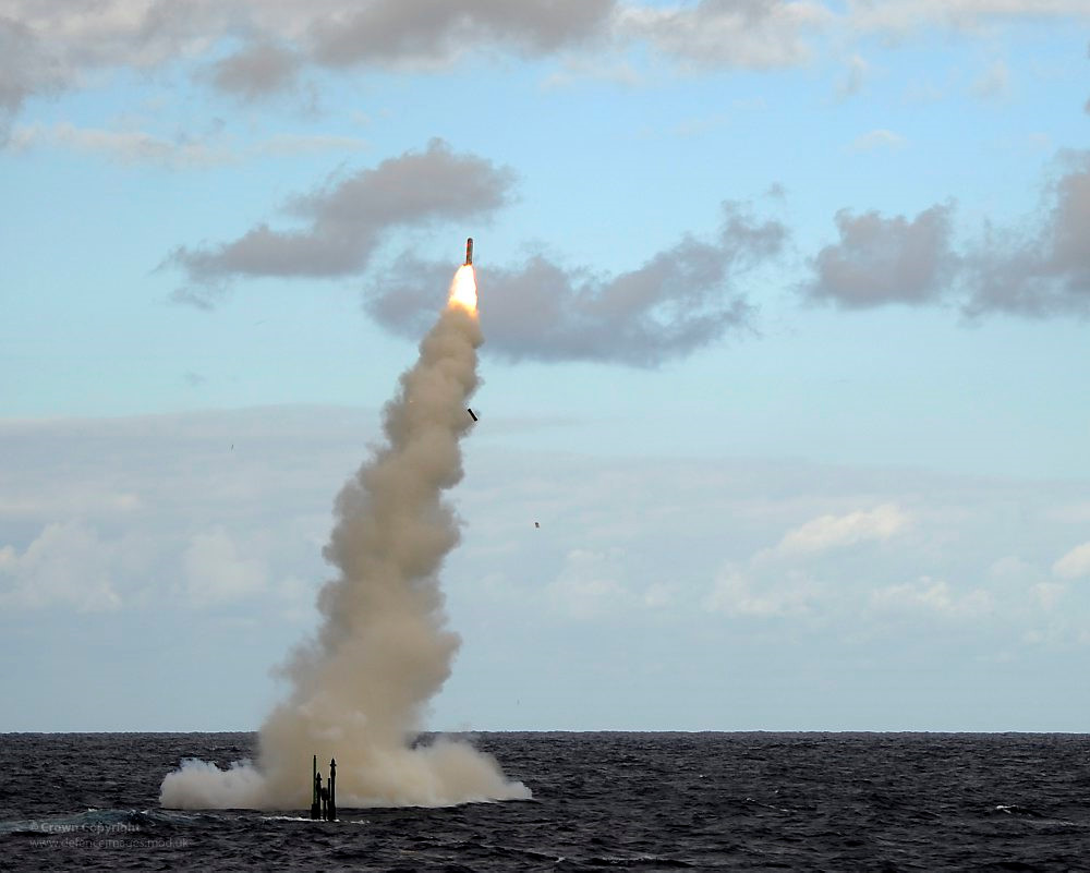 Tàu ngầm USS Cheyenne mang tên lửa hành trình tấn công mặt đất Tomahawk. Ảnh: Zing News