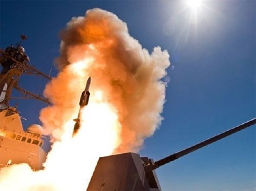 Tên lửa đánh chặn SM-6 Block IA trong một lần khai hỏa. Ảnh: QĐND 
