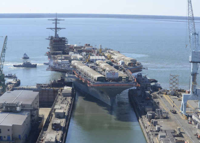 Tàu sân bay USS Abraham Lincoln có lượng choán nước 100.000 ngàn tấn. Ảnh: Zing News