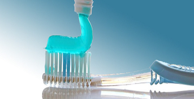 Chất fluoride hiện diện trong kem đánh răng rất nhiều. Ảnh: NLĐ 