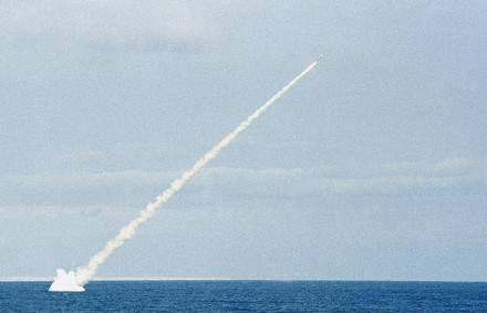 Tên lửa Nga được phóng từ tàu ngầm. Ảnh: Giao thông