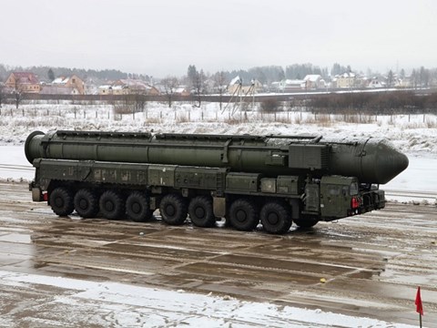 Tên lửa xuyên lục địa RS-12M Topol-vũ khí chiến lực trong quân đội Nga. Ảnh: ANTĐ 