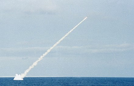 Tàu ngầm hạt nhân Smolensk phóng tên lửa hành trình. Ảnh: LĐ 