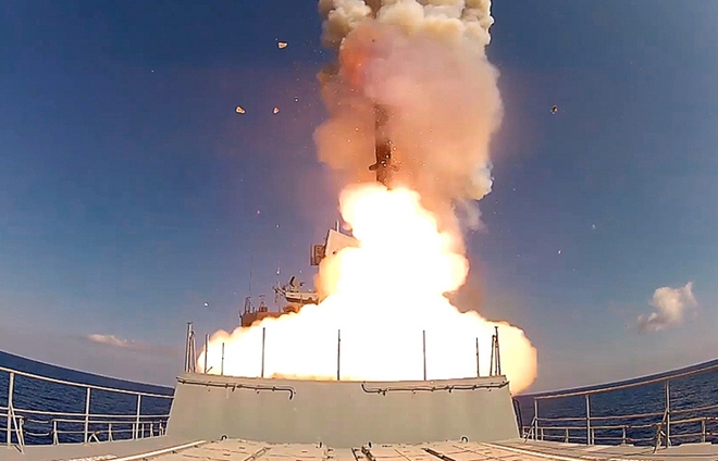 Tên lửa thông minh Nga đang ấp ủ phát triển có thể tự điều khiển tới mục tiêu và diệt. Ảnh: CAND 