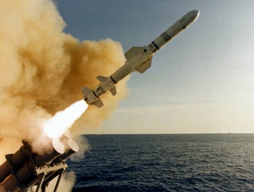  Tên lửa RGM - 84 Harpoon khai hỏa. Ảnh: VnExpress