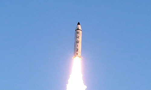 Tên lửa Pukguksong-2 Triều Tiên khai hỏa. Ảnh: VnEpress 