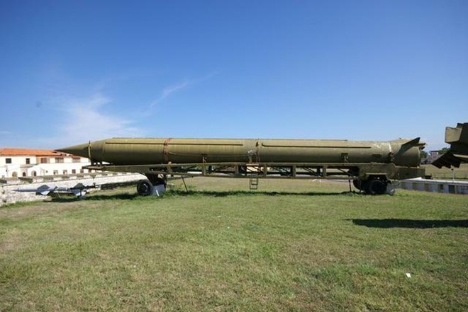 Tên lửa R-12 có thể bắn xa ở cự ly hơn 2000km. Ảnh: VnExpress 